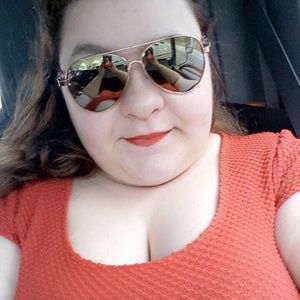 Meet your Posher, Alicia